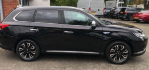 2016 Mitsubishi Outlander 2.0h 12kwh Gx4h CVT 4WD Euro 6 (s/s) 5dr in Black — image 4