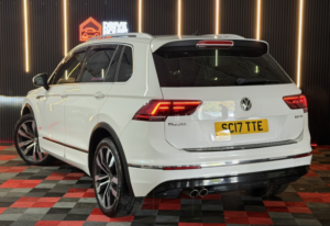2017 Volkswagen Tiguan 2.0 Tdi Bluemotion Tech R-Line in White — image 2