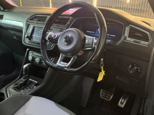 2017 Volkswagen Tiguan 2.0 Tdi Bluemotion Tech R-Line in White — image 3