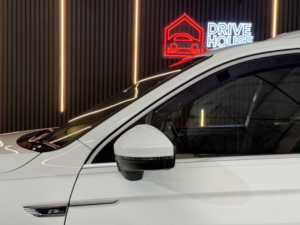 2017 Volkswagen Tiguan 2.0 Tdi Bluemotion Tech R-Line in White — image 4