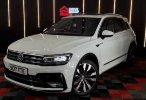 2017 Volkswagen Tiguan 2.0 Tdi Bluemotion Tech R-Line in White — image 6