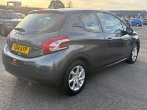 2014 Peugeot 208 1.2 Vti Active in Grey — image 3