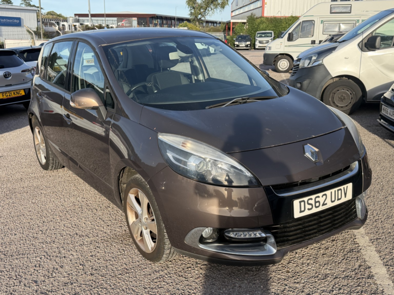 2013 Renault Scenic 1.5 Dci Dynamique Tomtom in Bronze — image 1