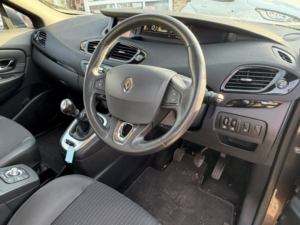 2013 Renault Scenic 1.5 Dci Dynamique Tomtom in Bronze — image 4