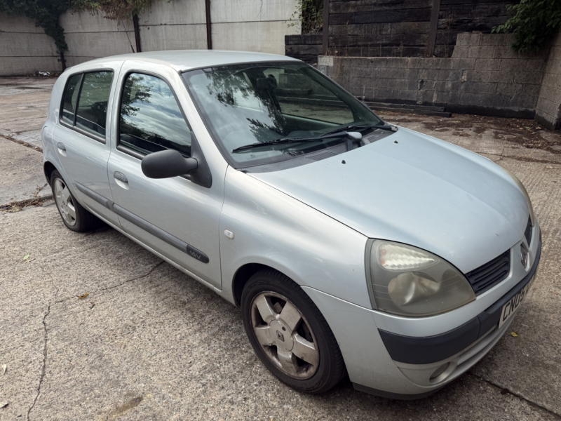 2005 Renault Clio 1.2 16v Expression in Silver — image 1