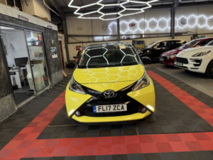 2017 Toyota Aygo 1.0 Vvt-I X-Cite 3 Yellow Bi-Tone in Yellow — image 5