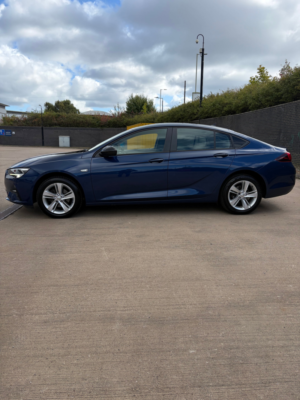 2020 Vauxhall Insignia 2.0 Cdti Se Nav Hatchback 5dr Diesel Manual Euro 5 (160 Ps) in Blue — image 2