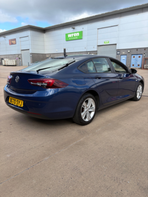 2020 Vauxhall Insignia 2.0 Cdti Se Nav Hatchback 5dr Diesel Manual Euro 5 (160 Ps) in Blue — image 5
