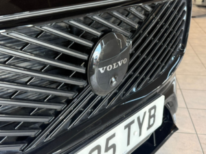 2025 Volvo Xc60 2.0 Black Edition Plus T6 AWD (350 Hp) in Black — image 6