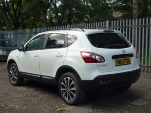 2013 Nissan Qashqai 1.6 360 SUV 5dr Petrol Manual 2WD Euro 5 (117 Ps) in White — image 3