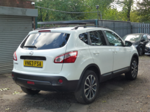 2013 Nissan Qashqai 1.6 360 SUV 5dr Petrol Manual 2WD Euro 5 (117 Ps) in White — image 4