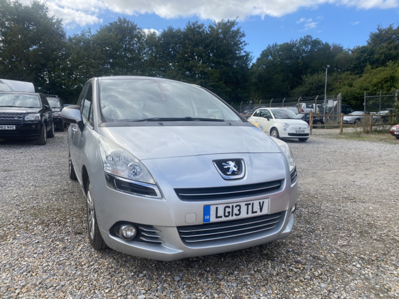 2013 Peugeot 5008 1.6 Hdi Active in Silver — image 1