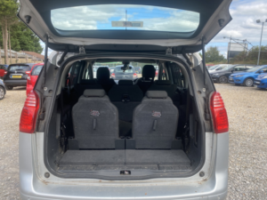 2013 Peugeot 5008 1.6 Hdi Active in Silver — image 2
