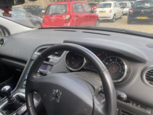 2013 Peugeot 5008 1.6 Hdi Active in Silver — image 5
