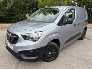 2021 Vauxhall Combo 1.5 Turbo D 2000 Edition L1 H1 Euro 6 4dr in Grey — image 3