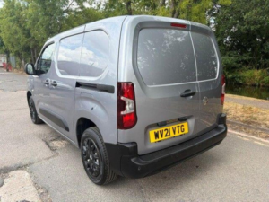 2021 Vauxhall Combo 1.5 Turbo D 2000 Edition L1 H1 Euro 6 4dr in Grey — image 5