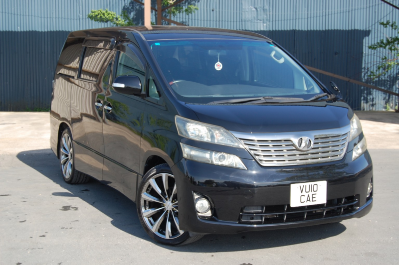 2010 Toyota Vellfire 2.4 24z in Black — image 1