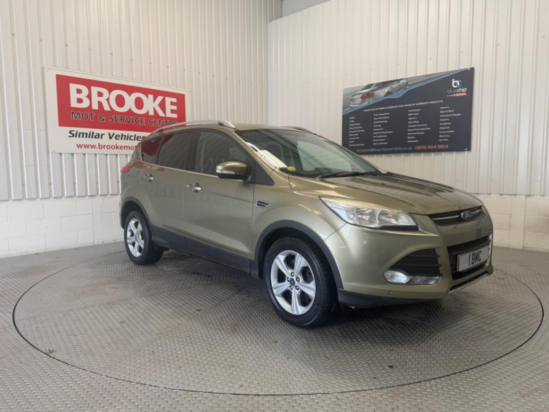 2014 Ford Kuga 2.0 Tdci Zetec 2WD Euro 5 5dr in Gold — image 1