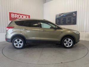 2014 Ford Kuga 2.0 Tdci Zetec 2WD Euro 5 5dr in Gold — image 3