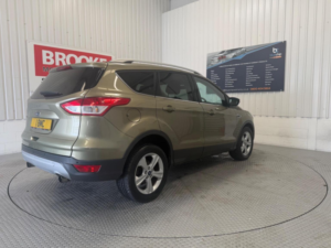 2014 Ford Kuga 2.0 Tdci Zetec 2WD Euro 5 5dr in Gold — image 4