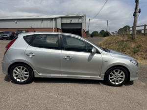 2011 Hyundai I30 1.6 Crdi Comfort in Silver — image 3