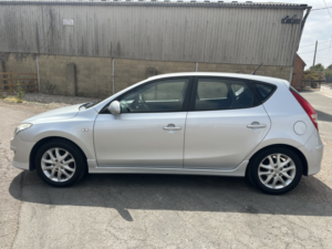 2011 Hyundai I30 1.6 Crdi Comfort in Silver — image 4