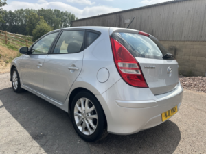 2011 Hyundai I30 1.6 Crdi Comfort in Silver — image 5