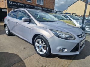 2011 Ford Focus 1.6 Zetec Hatchback 5dr Petrol Manual Euro 5 (125 Ps) in Silver — image 2