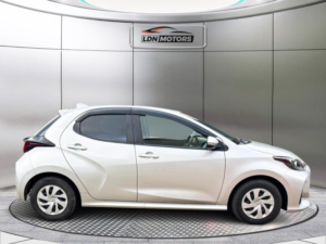 2020 Toyota Yaris 1.5 Vvt-H Excel E-CVT Euro 6 (s/s) 5dr in Other — image 5