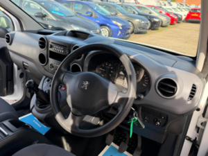 2016 Peugeot Partner 1.6 Hdi S Crew Van L2 4dr in White — image 3