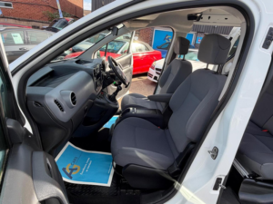 2016 Peugeot Partner 1.6 Hdi S Crew Van L2 4dr in White — image 4