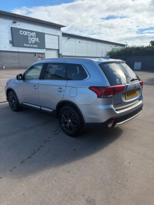 2018 Mitsubishi Outlander 2.2 Di-D 3 SUV 5dr Diesel Manual 4WD Euro 6 (s/s) (147 Ps) in Silver — image 3