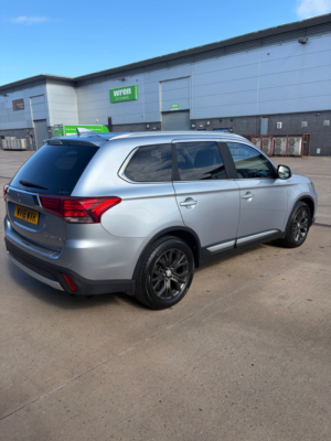 2018 Mitsubishi Outlander 2.2 Di-D 3 SUV 5dr Diesel Manual 4WD Euro 6 (s/s) (147 Ps) in Silver — image 5
