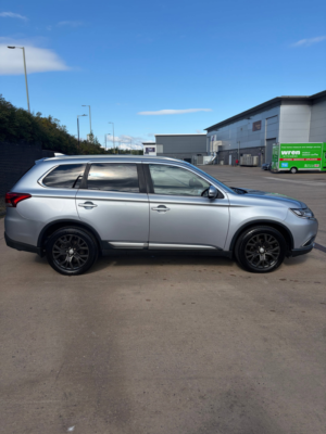 2018 Mitsubishi Outlander 2.2 Di-D 3 SUV 5dr Diesel Manual 4WD Euro 6 (s/s) (147 Ps) in Silver — image 6