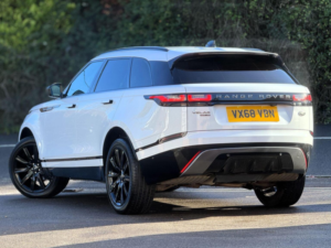 2018 Land Rover Range Rover Velar 2.0 P250 R-Dynamic Hse Auto 4WD Euro 6 (s/s) 5dr in White — image 4