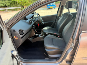 2012 Renault Clio 1.2 Dynamique Tomtom Euro 5 5dr in Grey — image 4