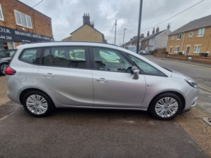 2017 Vauxhall Zafira Tourer 1.4i Turbo Design MPV 5dr Petrol Manual Euro 6 (140 Ps) in Silver — image 2