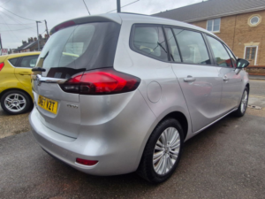 2017 Vauxhall Zafira Tourer 1.4i Turbo Design MPV 5dr Petrol Manual Euro 6 (140 Ps) in Silver — image 3