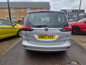 2017 Vauxhall Zafira Tourer 1.4i Turbo Design MPV 5dr Petrol Manual Euro 6 (140 Ps) in Silver — image 5