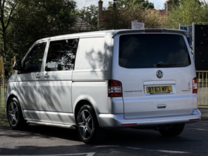 2013 Volkswagen Transporter 2.0 Tdi T30 Highline in Silver — image 6