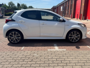 2020 Toyota Yaris 1.5 Vvt-H Excel E-CVT Euro 6 (s/s) 5dr in White — image 5