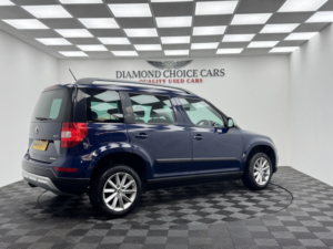 2014 Skoda Yeti 1.6 Tdi Greenline Ii Se in Blue — image 6