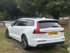 2021 Volvo V60 2.0 Momentum B4 (diesel) Fwd in White — image 3