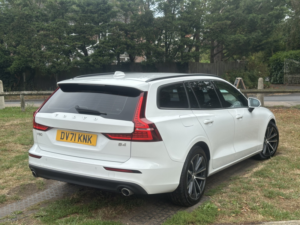 2021 Volvo V60 2.0 Momentum B4 (diesel) Fwd in White — image 4