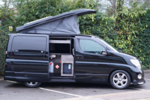 2007 Nissan Elgrand MPV E51 2.5 Highway Star 5dr *camper Conversion* in Multicolour — image 3