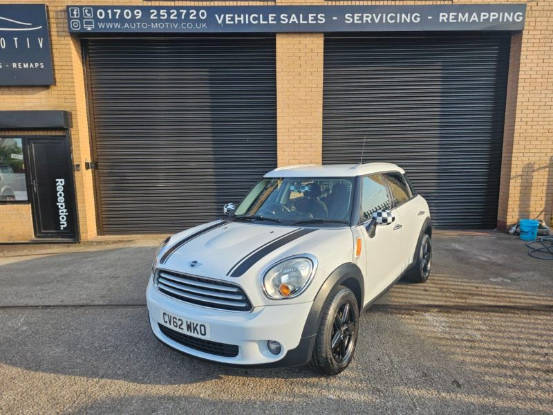 2012 MINI Countryman 1.6 Cooper Countryman in White — image 1