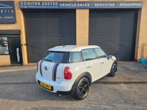 2012 MINI Countryman 1.6 Cooper Countryman in White — image 5