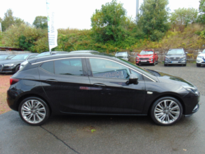 2019 Vauxhall Astra 1.4 I Turbo Griffin * Mot September 2027 * Finance Available * Free 6 Months Warranty * Free 6 Month in Black — image 2
