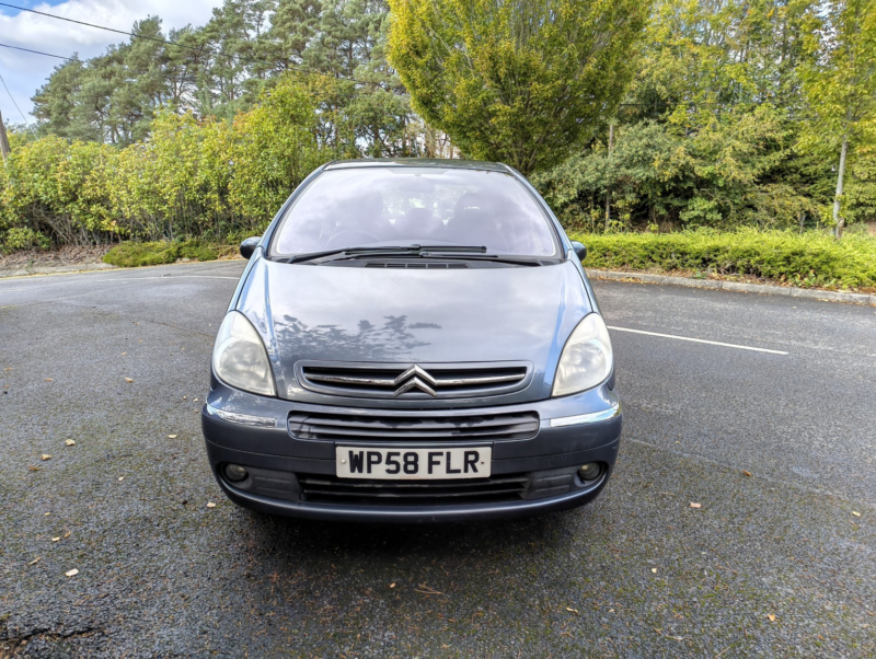 2009 Citroen Xsara Picasso 1.6 I 16v Desire in Grey — image 1