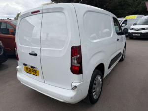 2021 Vauxhall Combo 1.5 Turbo D 2300 Sportive Panel Van 4dr Diesel Manual L1 H1 Euro 6 (100 Ps) in White — image 3